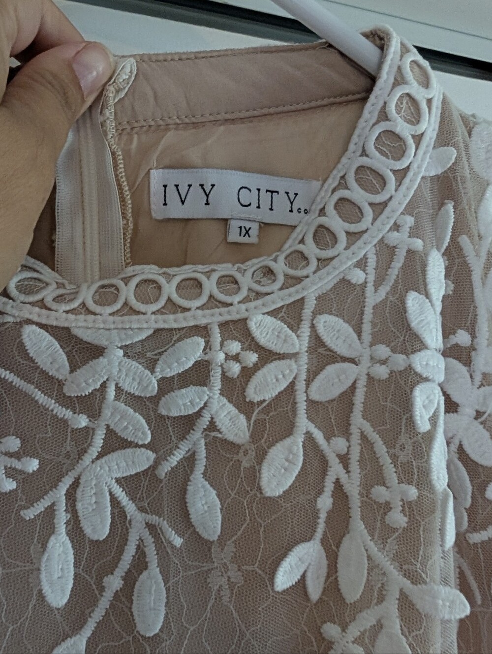 Ivy City Co Sicily Midi Dress - Picture 3 of 4